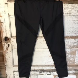 Betsey J performance pants w/ back zipper pocket